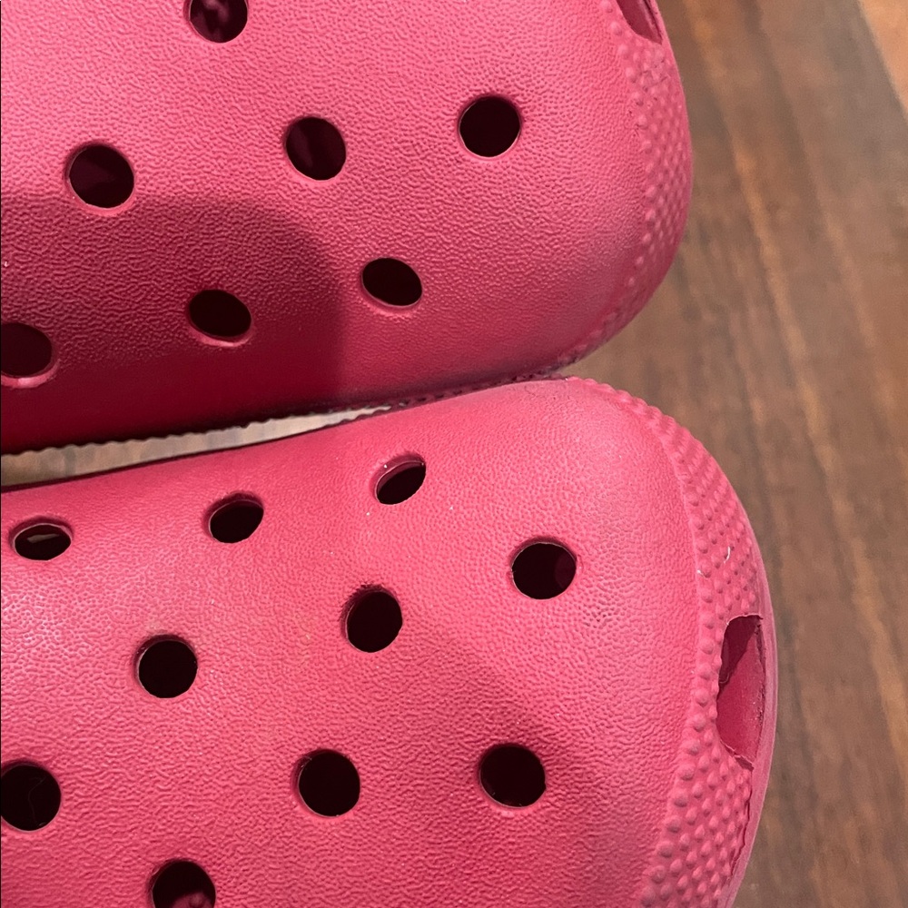 CROCS Adult Classic Clog in Bright Red - Picture 2 of 6